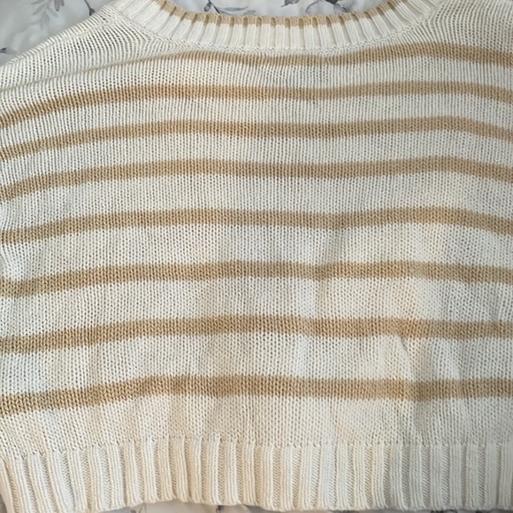 Cropped Sweater - Picture 2 of 2
